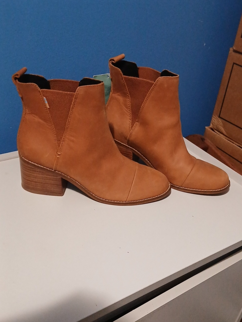 Toms